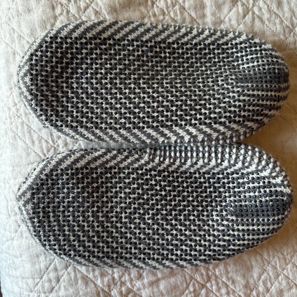 Quince Fleece Lined Gripper Slippers - Unisex